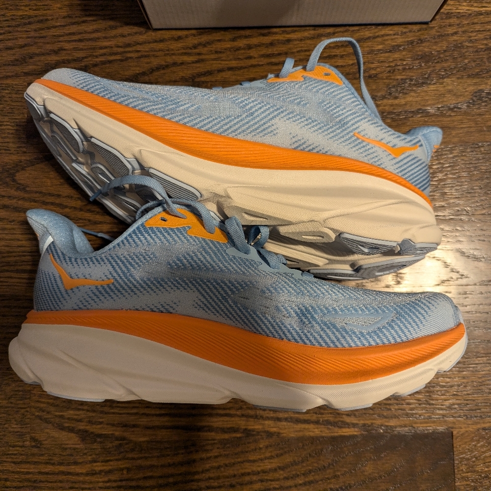 HOKA Clifton 9 Wide